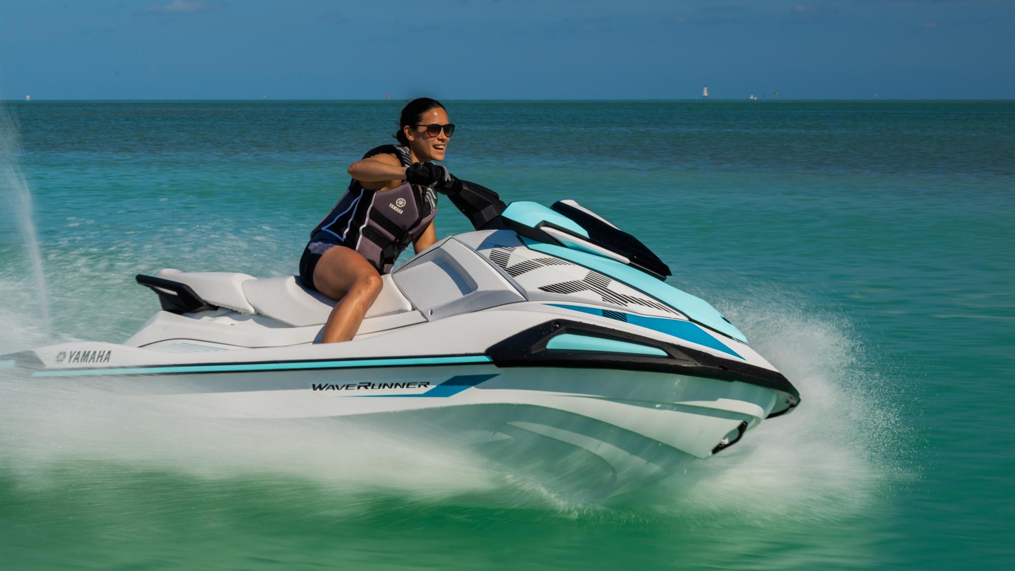 2024-Yamaha-VX-EU-Pure_White_Solid-Action-009-03.jpg
